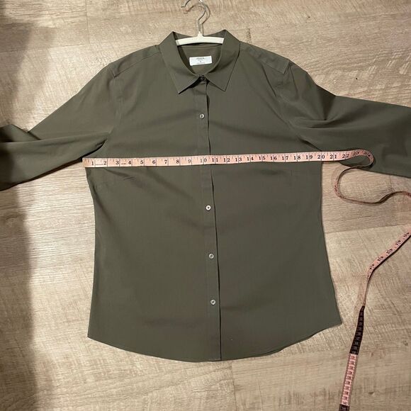 Untuckit Olive Green Button Down Bella Shirt, size 8 - Picture 6 of 11